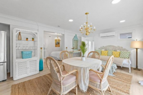 Chic 1 BR private poolside suite sleeps 4